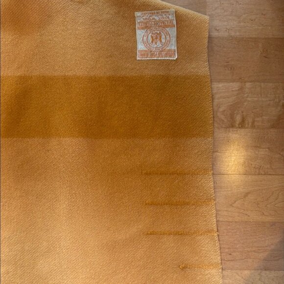 Hudson's Bay Company 60x 86Twin Size 3.5 Point BlanketAntique - Picture 2 of 8
